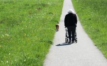 Los 5 mejores andadores para personas mayores (Guía 2022)